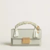 Bolso Venezia pequeño en piel repujada gris mineral con detalles dorados