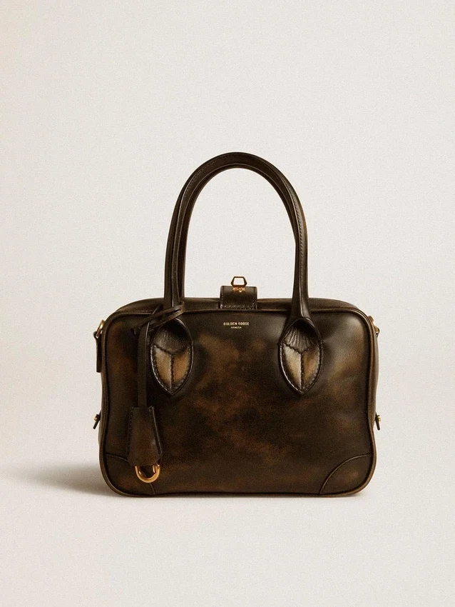 Bolso Vita en cuero envejecido negro con detalles dorados