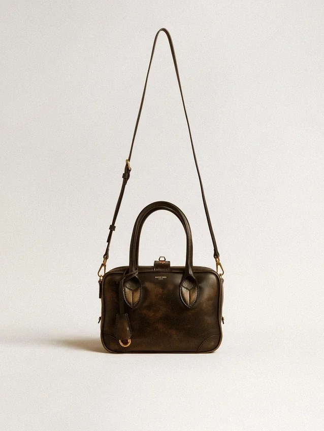 Bolso Vita en cuero envejecido negro con detalles dorados