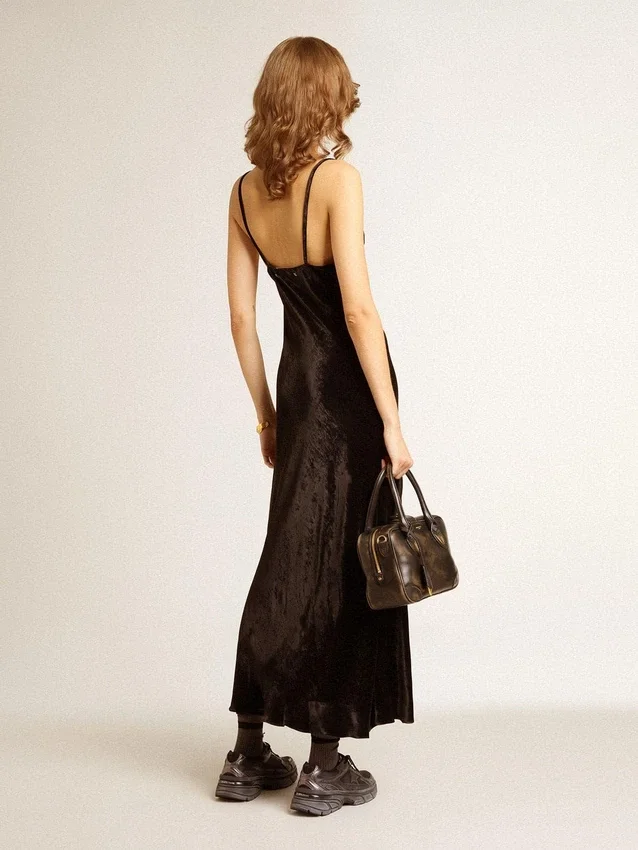 Bolso Vita en cuero envejecido negro con detalles dorados