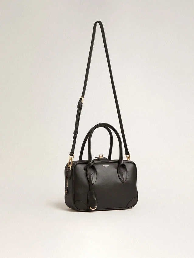 Bolso Vita en cuero liso negro con detalles dorados