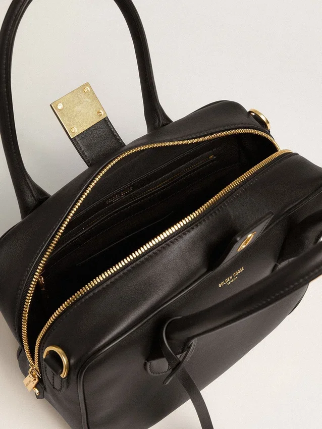 Bolso Vita en cuero liso negro con detalles dorados