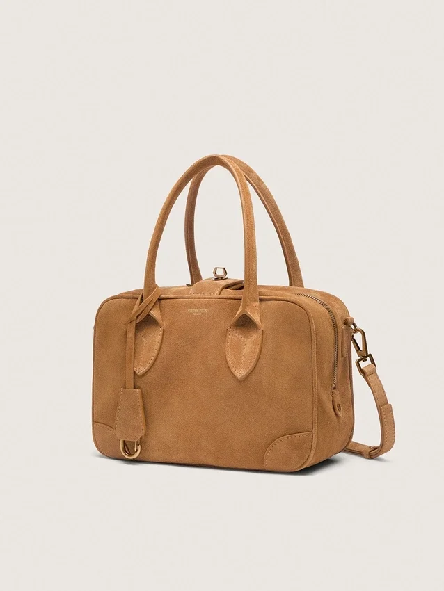 Bolso Vita en gamuza color camello con detalles dorados