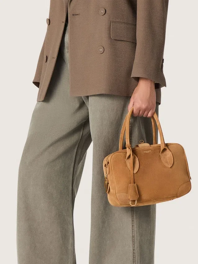 Bolso Vita en gamuza color camello con detalles dorados