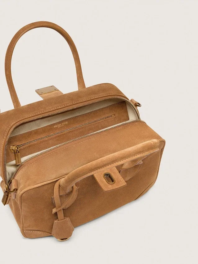 Bolso Vita en gamuza color camello con detalles dorados