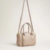 Bolso Vita en piel color topo con detalles dorados