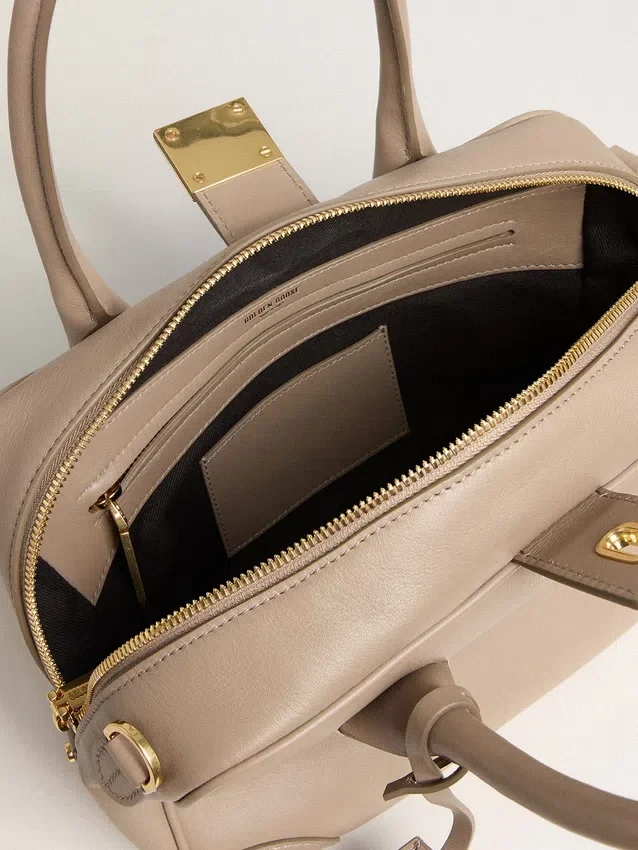 Bolso Vita en piel color topo con detalles dorados