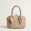 Bolso Vita en piel color topo con detalles dorados