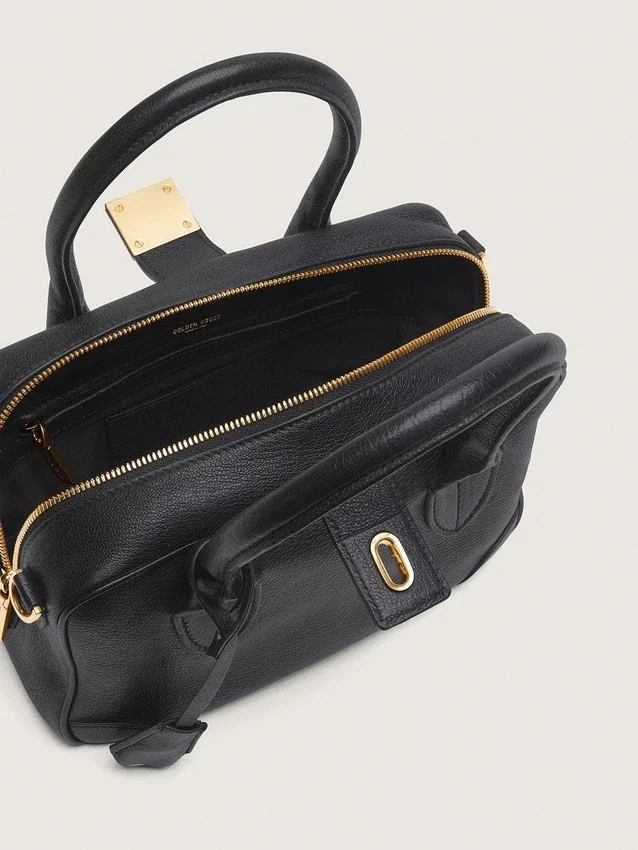 Bolso Vita en piel de oveja negra con detalles dorados