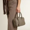 Bolso Vita en piel verde salvia con detalles dorados