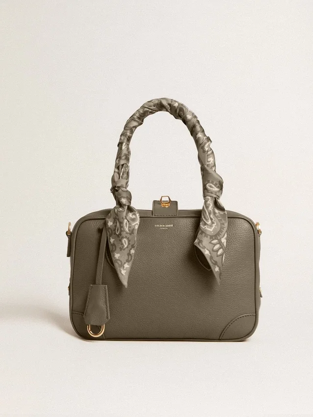 Bolso Vita en piel verde salvia con detalles dorados