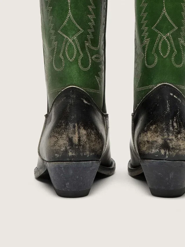 Botas altas Wish Star para mujer en cuero negro con pierna de cuero verde y bordados blancos