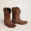 Botas bajas para mujer en gamuza lavada de color marrón oscuro
