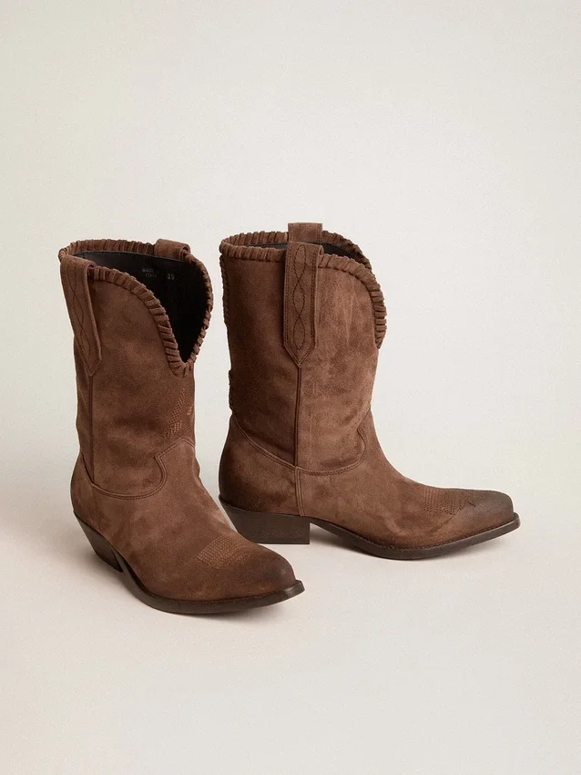 Botas bajas para mujer en gamuza lavada de color marrón oscuro
