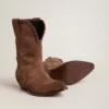 Botas bajas para mujer en gamuza lavada de color marrón oscuro