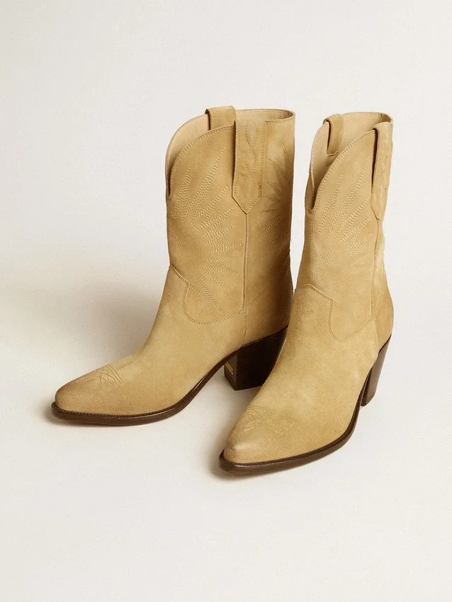 Botas bajas Wish Star en gamuza encerada color arena con estrella bordada