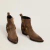 Botas Debbie de caña baja en gamuza gris paloma con hebilla extraíble
