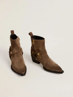 Botas Debbie de caña baja en gamuza gris paloma con hebilla extraíble