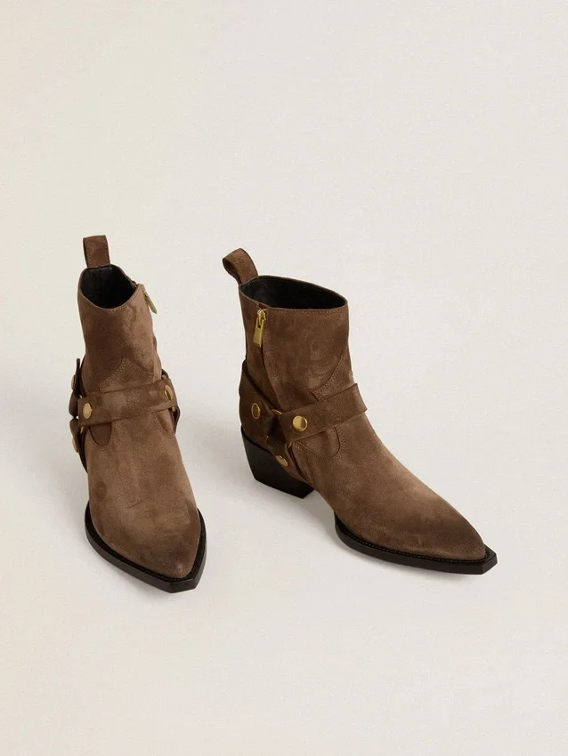 Botas Debbie de caña baja en gamuza gris paloma con hebilla extraíble