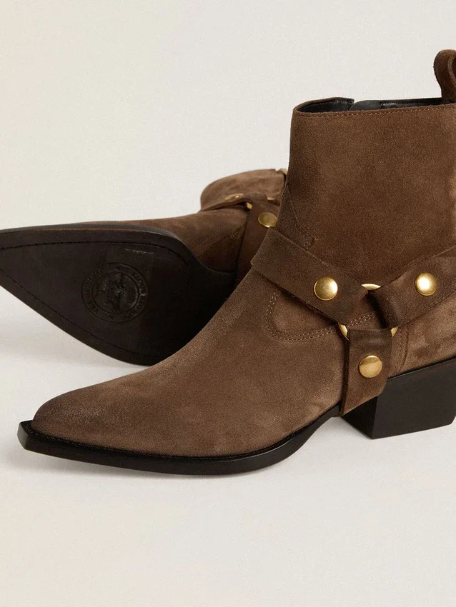Botas Debbie de caña baja en gamuza gris paloma con hebilla extraíble