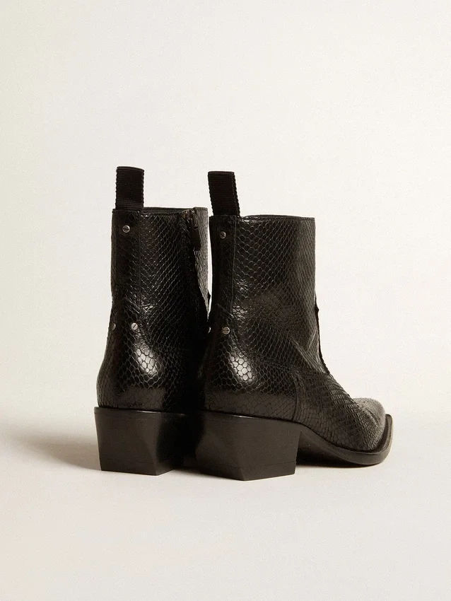 Botas Debbie de caña baja en piel negra con estampado de serpiente