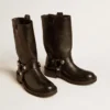 Botas Kurt en cuero negro brillante con hebilla y tachuelas de color plateado