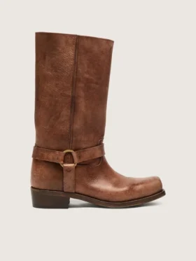 Botas moteras altas para mujer en cuero marrón con correa y hebilla color oro antiguo