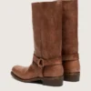 Botas moteras altas para mujer en cuero marrón con correa y hebilla color oro antiguo