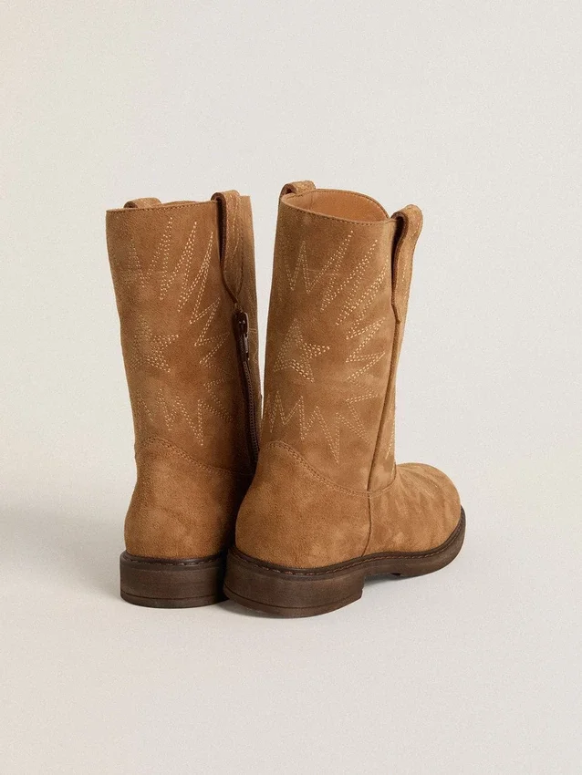 Botas Wish Junior en gamuza color camello con bordado de estrellas