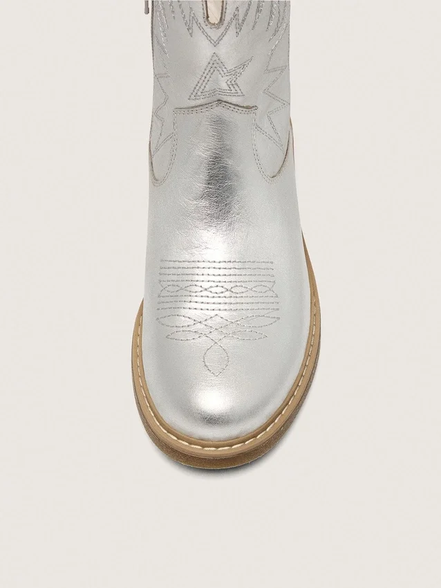 Botas Young Wish de cuero metalizado plateado con bordado de estrellas