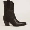 Botas Wish Star de caña baja en cuero negro con estrella incrustada tono sobre tono