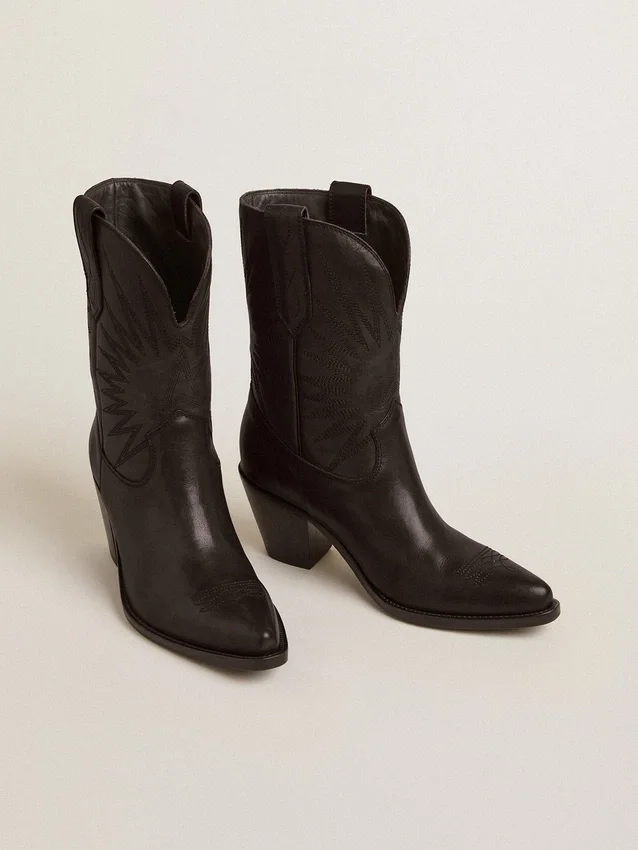 Botas Wish Star de caña baja en cuero negro con estrella incrustada tono sobre tono