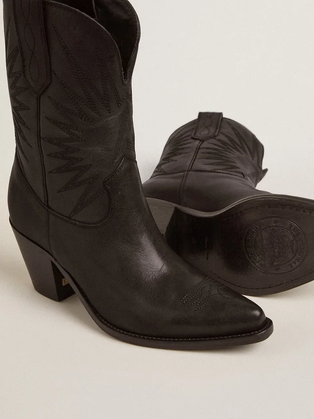Botas Wish Star de caña baja en cuero negro con estrella incrustada tono sobre tono