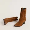 Botas Wish Star de caña baja en gamuza color coñac con estrella bordada tono sobre tono