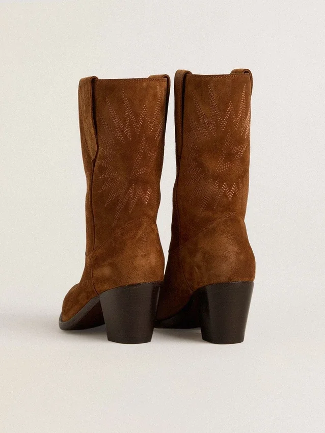 Botas Wish Star de caña baja en gamuza color coñac con estrella bordada tono sobre tono