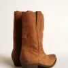 Botas Wish Star de caña baja en gamuza color coñac con estrella incrustada