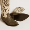 Botas Wish Star en cuero blanco y negro con incrustaciones de rosas y estrellas