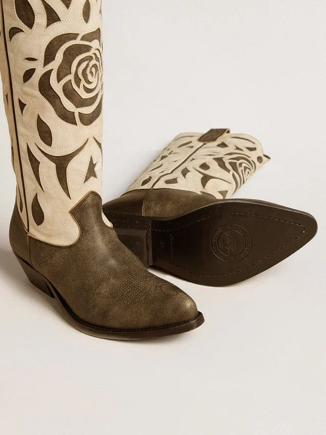 Botas Wish Star en cuero blanco y negro con incrustaciones de rosas y estrellas