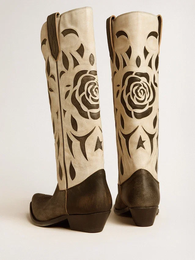 Botas Wish Star en cuero blanco y negro con incrustaciones de rosas y estrellas