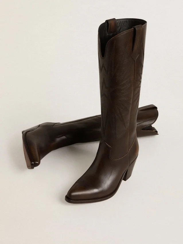 Botas Wish Star en cuero marrón oscuro con estrella bordada tono sobre tono