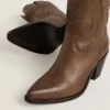 Botas Wish Star en piel gris paloma con detalles de incrustaciones tono sobre tono