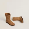 Botas Wish Teen en gamuza color camel con bordado de estrellas