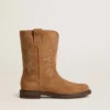Botas Wish Young de gamuza color camel con estrella bordada