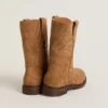 Botas Wish Young de gamuza color camel con estrella bordada