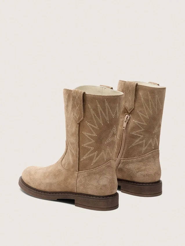 Botas Wish para niños en gamuza gris paloma con bordado de estrellas