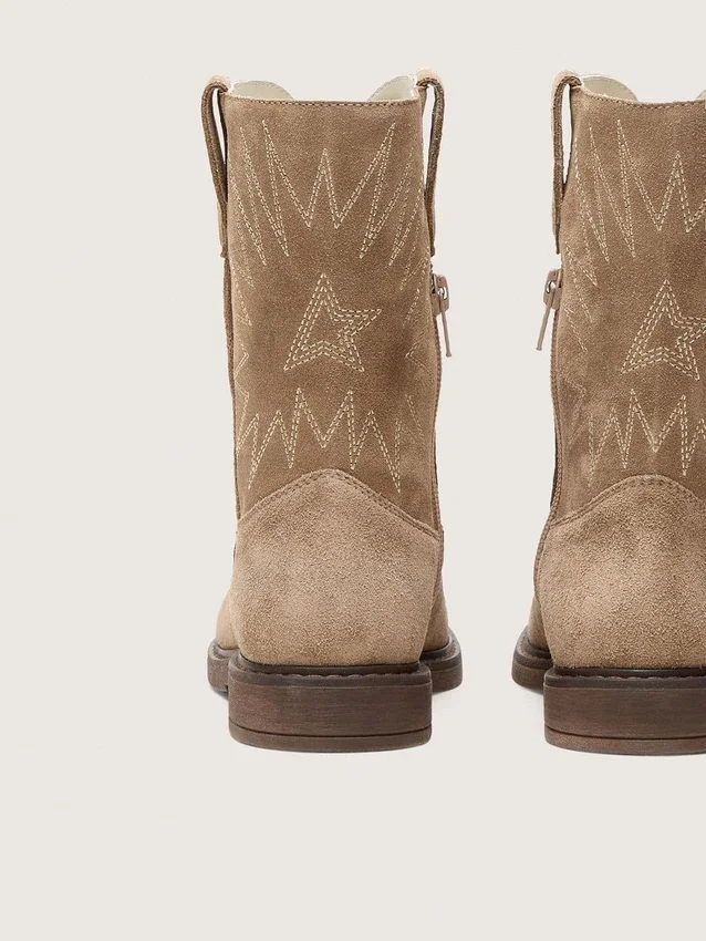 Botas Wish para niños en gamuza gris paloma con bordado de estrellas