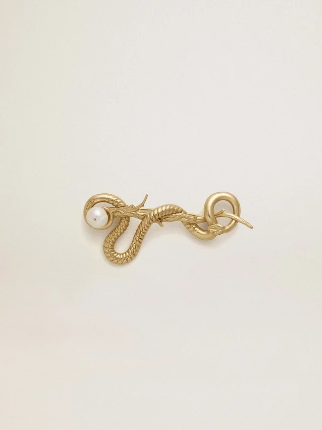 Broche con forma de serpiente en oro antiguo