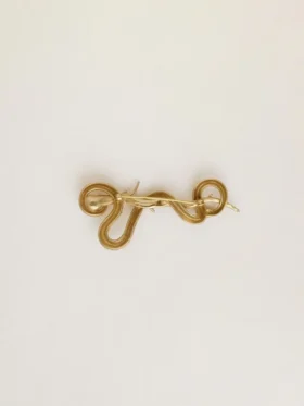 Broche con forma de serpiente en oro antiguo