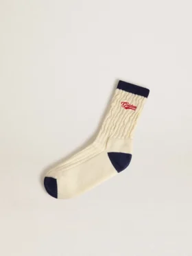 Calcetines acanalados color crema con detalles en azul marino y logotipo rojo