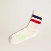 Calcetines blancos de estilo vintage con detalles desgastados y rayas bicolores